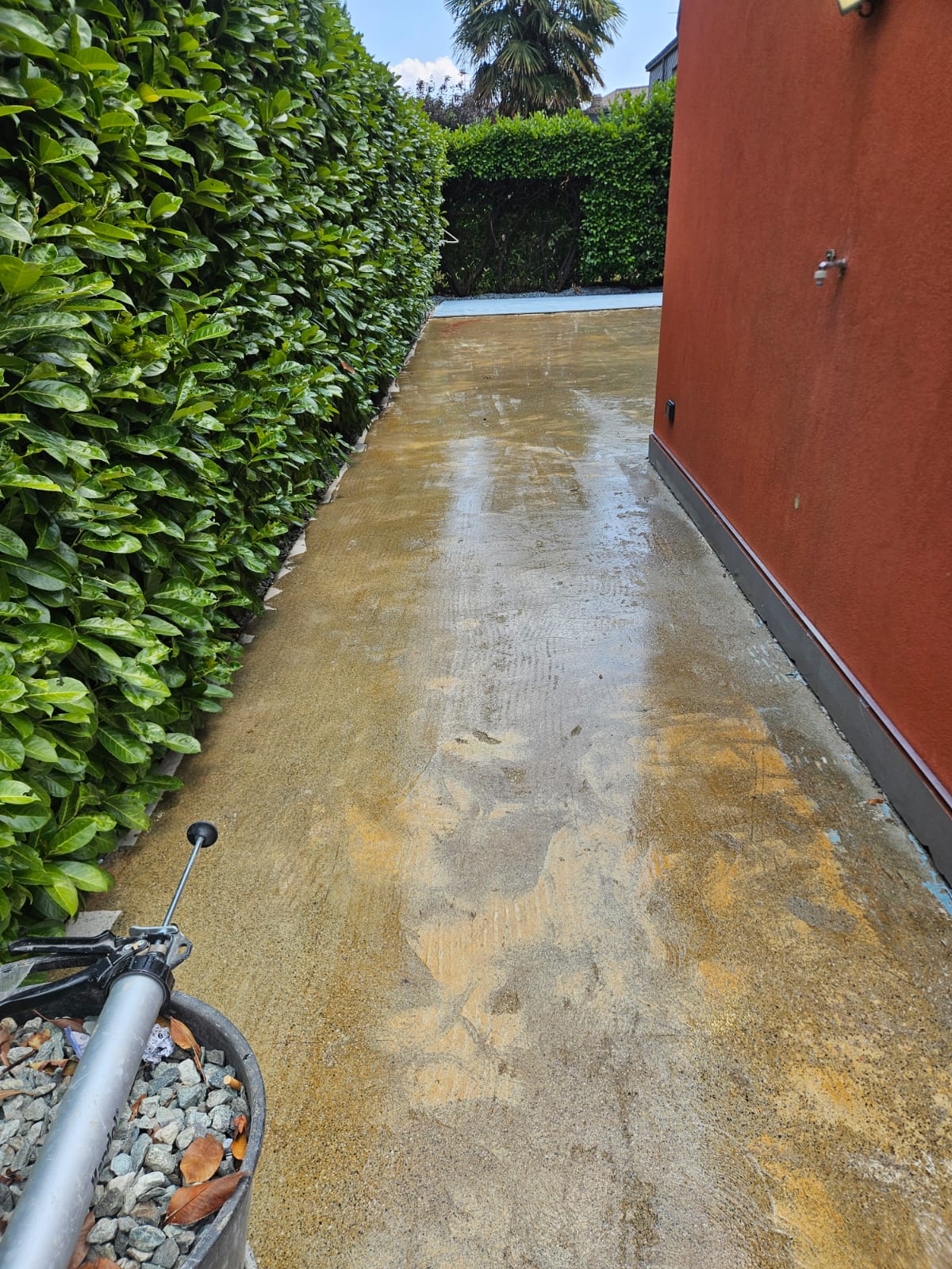 Vialetto esterno in graniglia dopo la posa